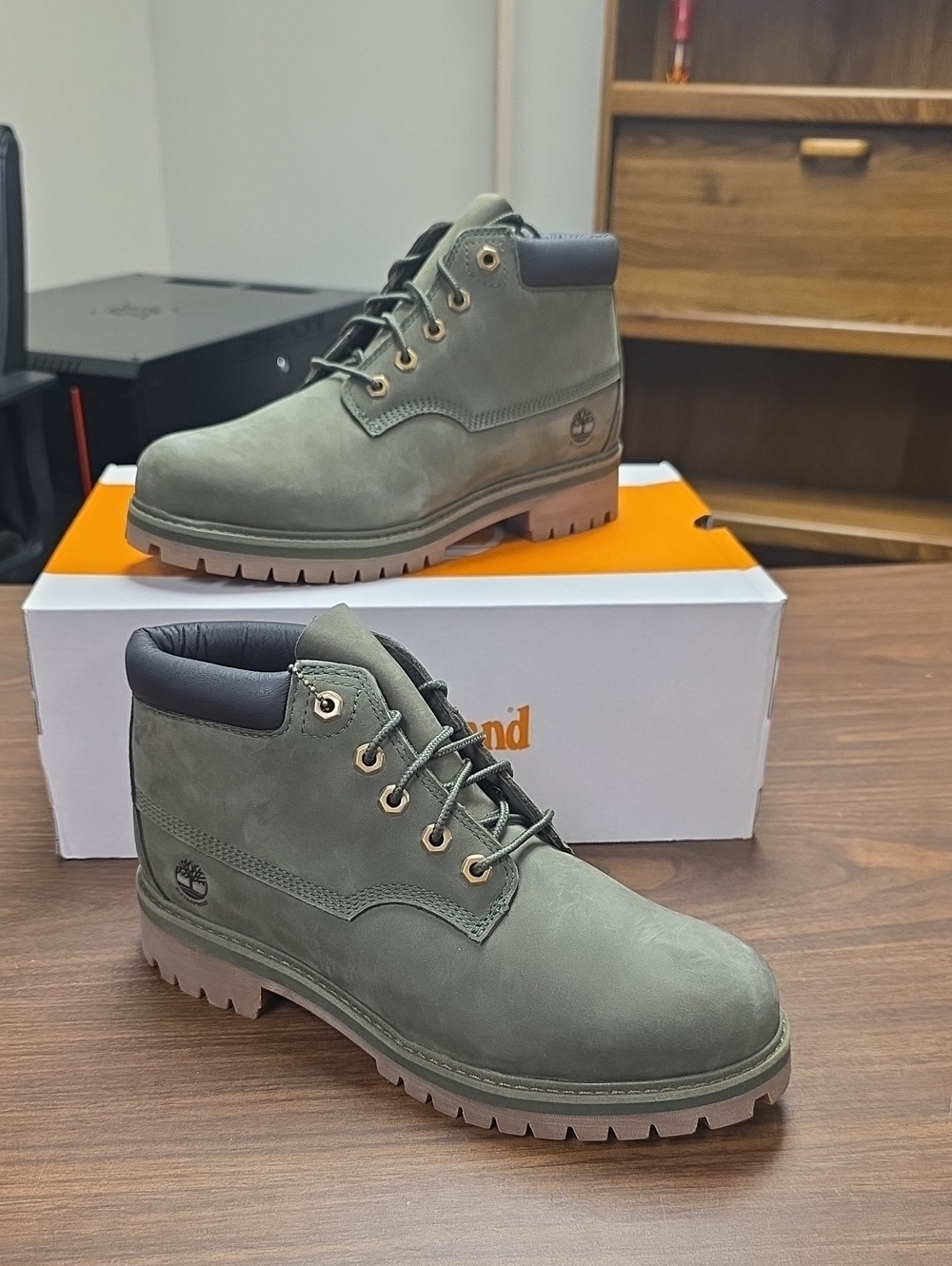 Timberland 5/8 Chukka Rockaway Waterproof Dark Green TB0A6F85W06 Women's 9.5 NEW